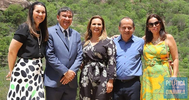 Margarete foi vice do governador Wellington, é irmã de Carmelita (prefeita de SRN), cunhada do deputado Hélio Isaías e indicou Sádia, outra irmã, para ser secretária de Meio Ambiente do Piauí; na foto ainda falta mais uma irmã, Nailer (Foto: Facebook)