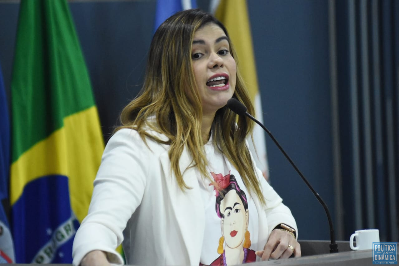 Vereadora Pollyana Rocha durante forte pronunciamento contra Admilson Brasil na Câmara de Teresina (foto: Jailson Soares | PD)