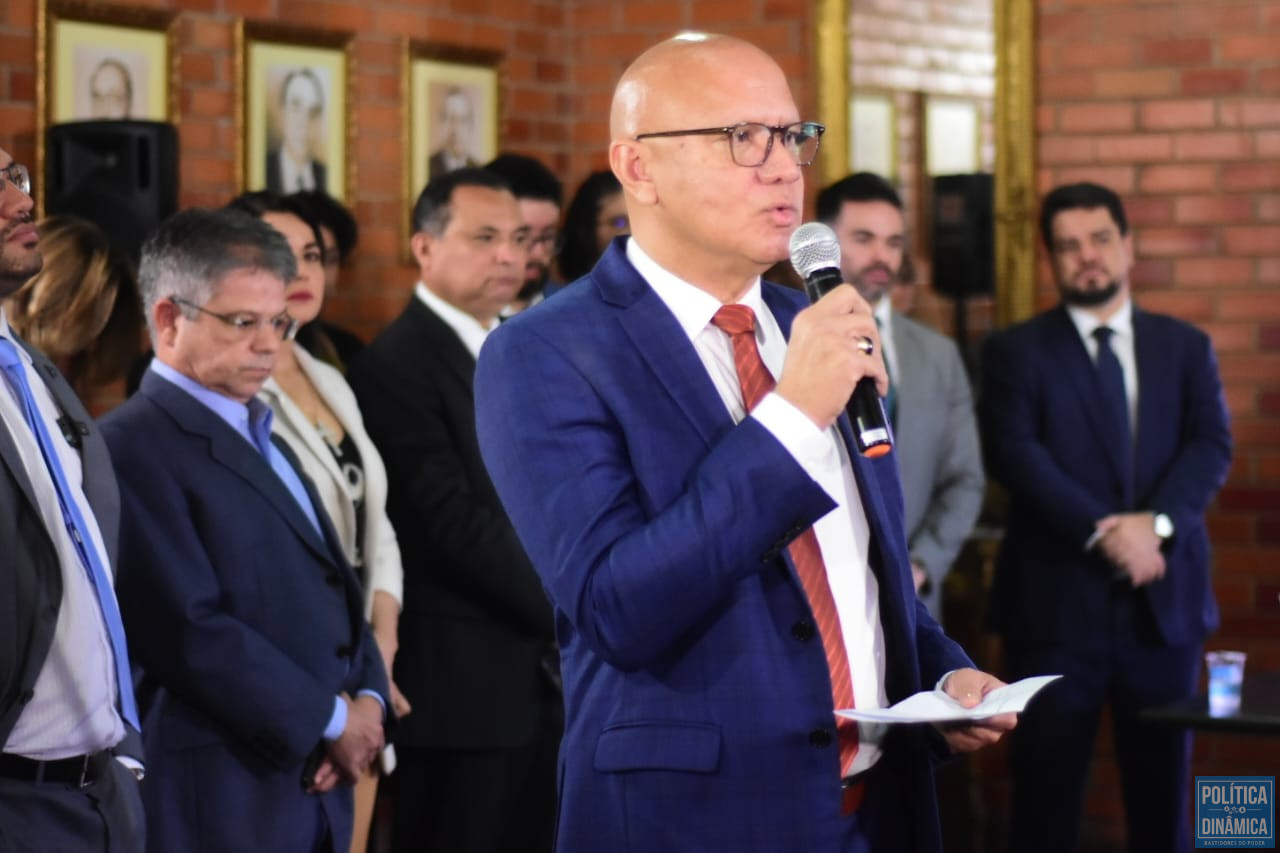 O presidente da Alepi, Franzé Silva, durante a solenidade de lançamento do novo concurso da Alepi (foto: Jailson Soares | PD)