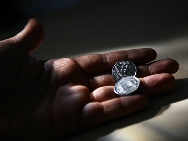 15 Milhões De Famílias Entraram Em Crise Política Política Dinâmica