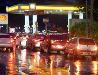 GOVERNO VOLTA A COBRAR IMPOSTOS SOBRE A GASOLINA