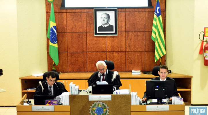 TRE-PI adia julgamento de Carmelita Castro