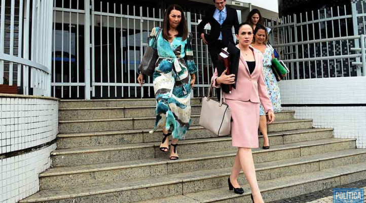 TRE-PI adia julgamento de Carmelita Castro