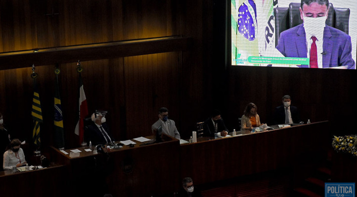 Governador faz leitura de mensagem anual