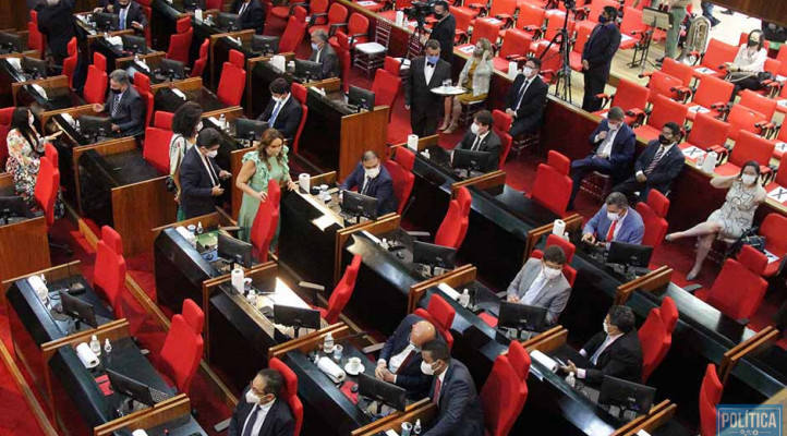 Governador faz leitura de mensagem anual