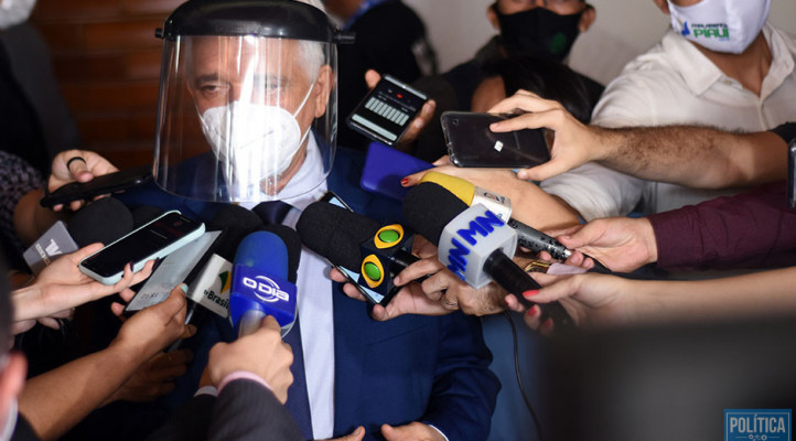 Governador faz leitura de mensagem anual