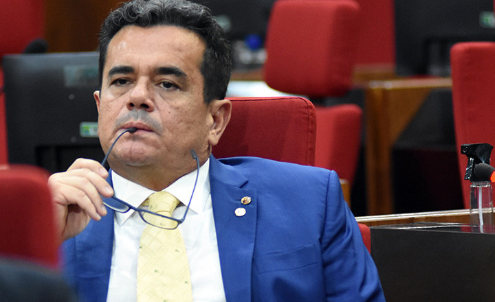 OS ÓCULOSFALANTES DE HENRIQUE PIRES