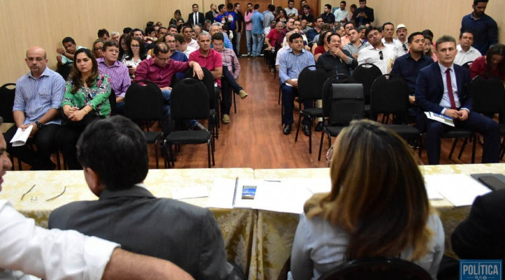 Rejane Dias reúne prefeitos