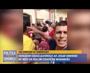 A grana é do povo! Vereador joga dinheiro na rua e população de cidade no Maranhão vai à loucura!